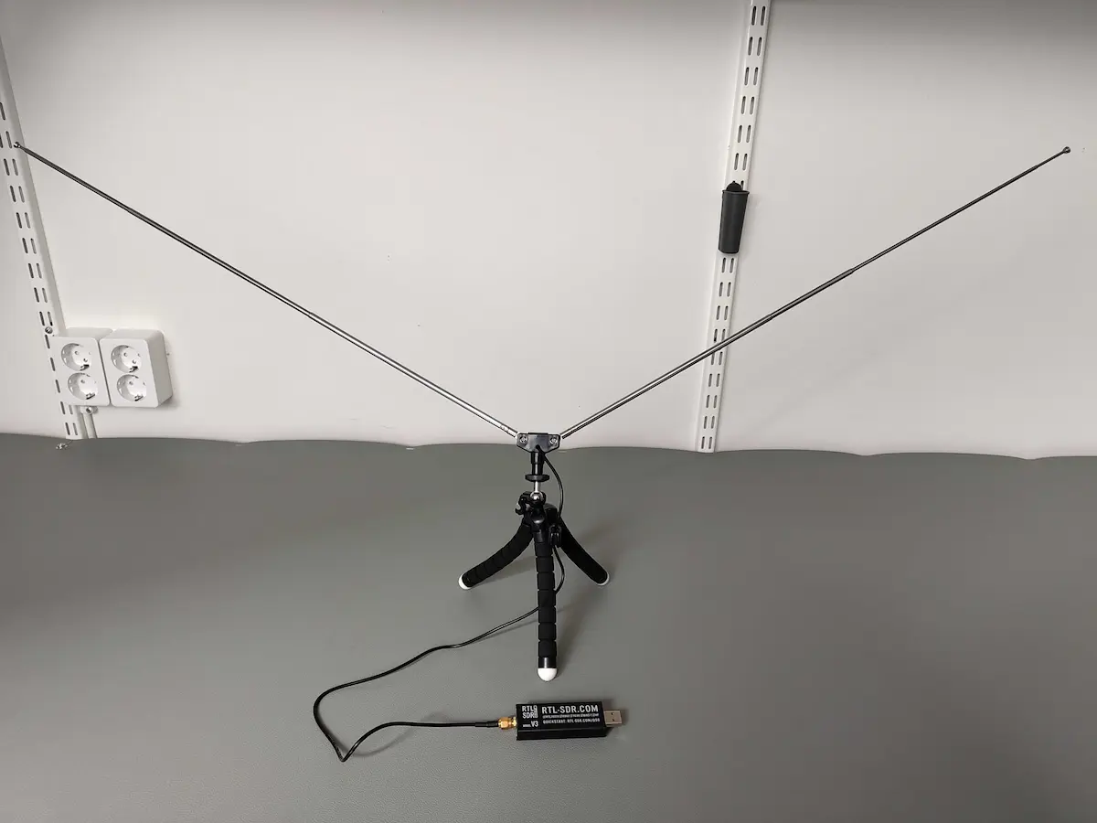 RTL-SDR V-Dipole Setup